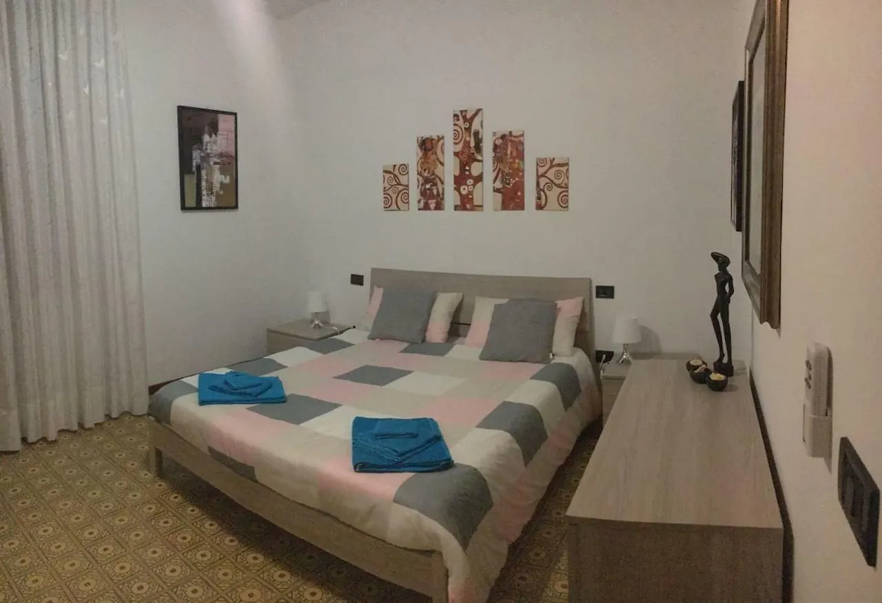 A Casa Di Giudy Apartment Desenzano del Garda Italy