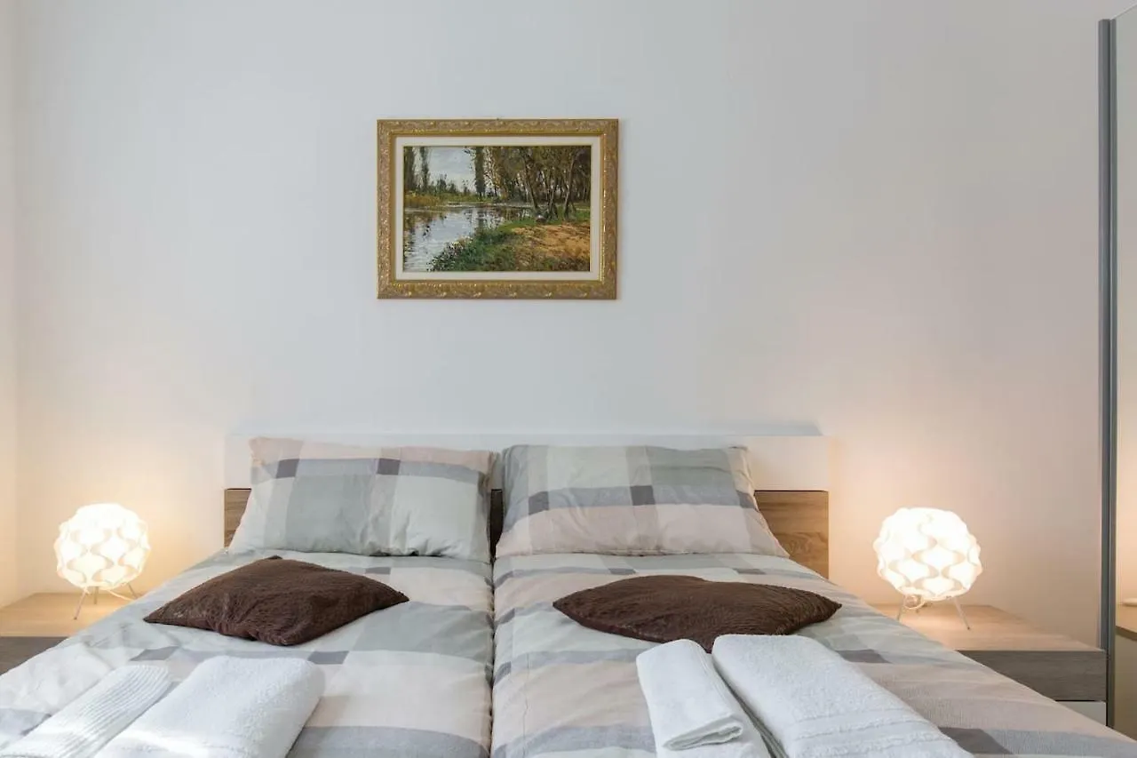 A Casa Di Giudy Apartment Desenzano del Garda Italy