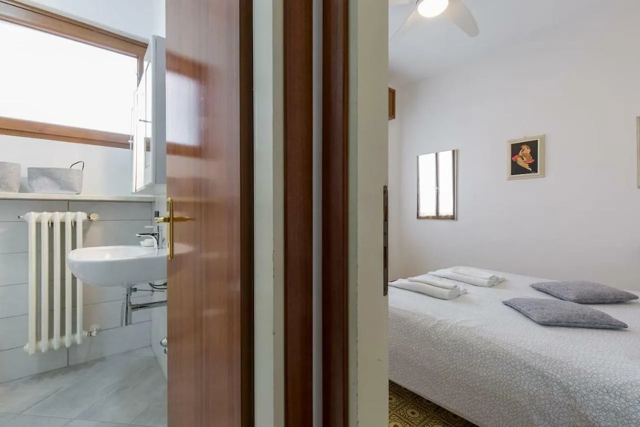 A Casa Di Giudy Apartment Desenzano del Garda Italy