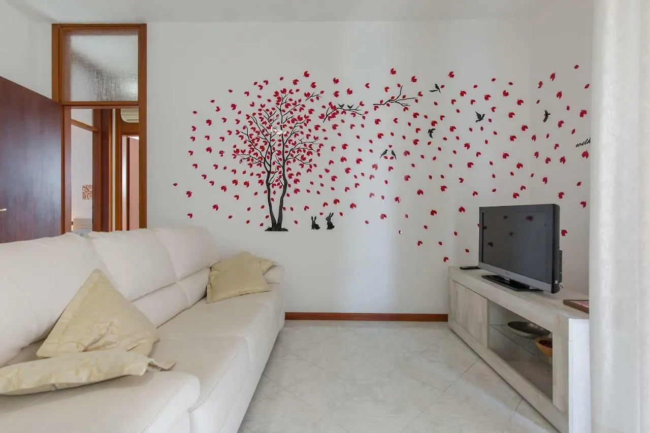 A Casa Di Giudy Apartment Desenzano del Garda 0*,  Italy