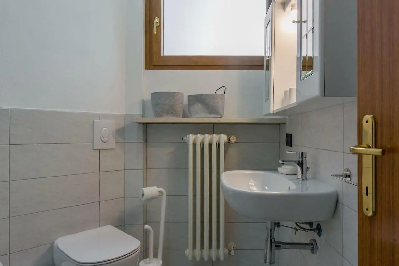 A Casa Di Giudy Apartment Desenzano del Garda Italy