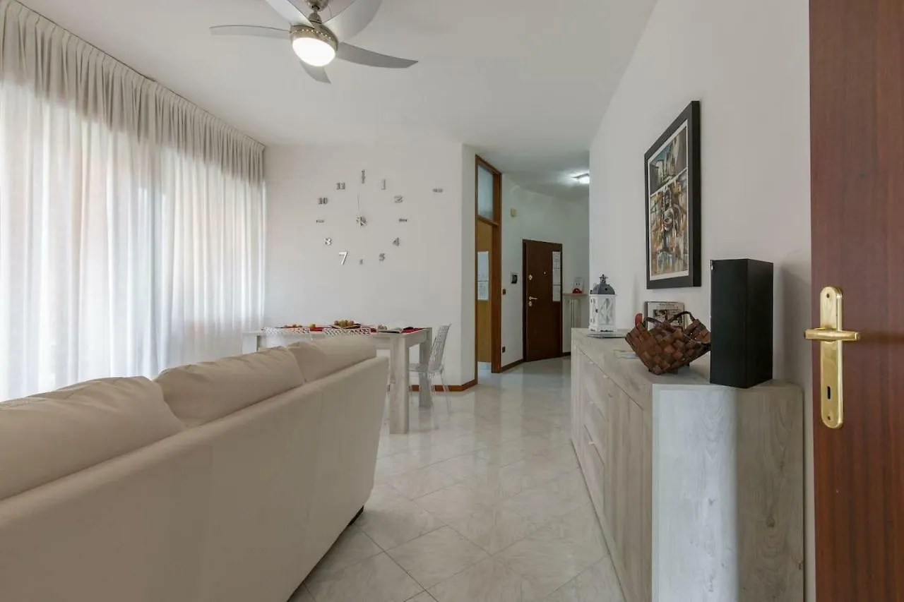 A Casa Di Giudy Apartment Desenzano del Garda