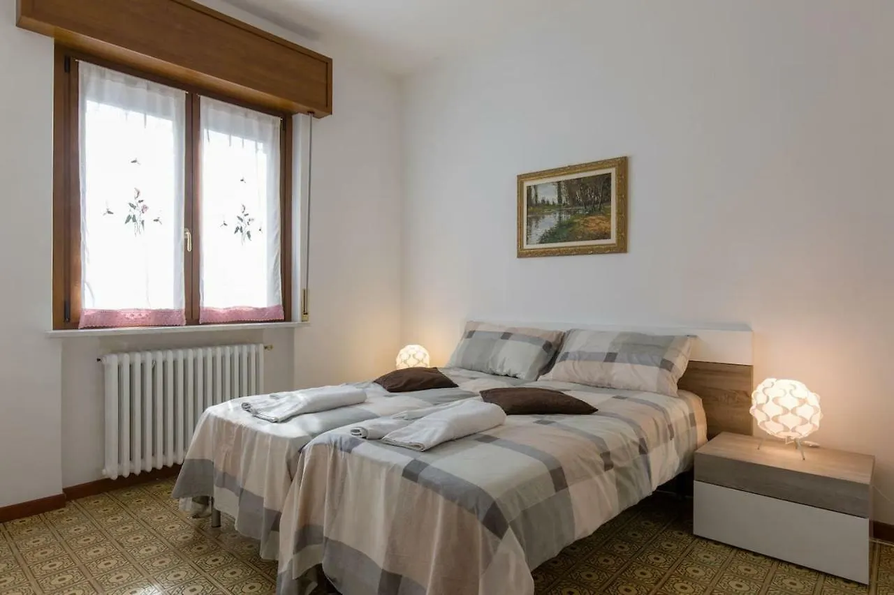 A Casa Di Giudy Apartment Desenzano del Garda